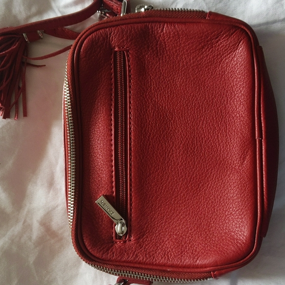 Red Leather crossbody Danier. Lots of zippered pouches great for travel - Picture 2 of 4